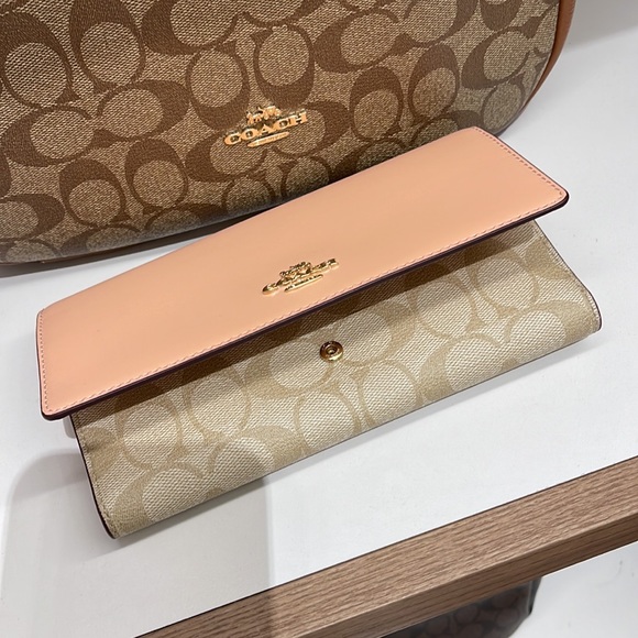 Coach Slim Trifold Wallet In Signature Canvas
IM/Light Khaki/Faded Blush - Picture 9 of 16